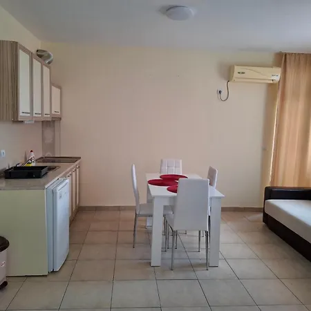 Deluxe In Sunny Apartament *