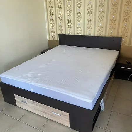 Deluxe In Sunny Apartment
